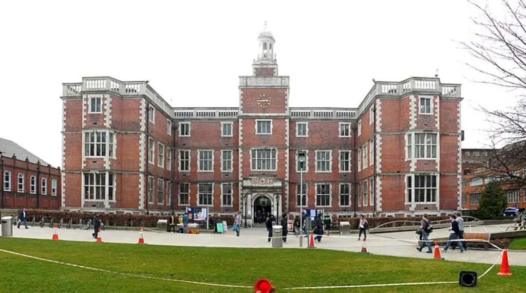 Universities That Offer Humanities and Social Sciences Scholarships in The UK